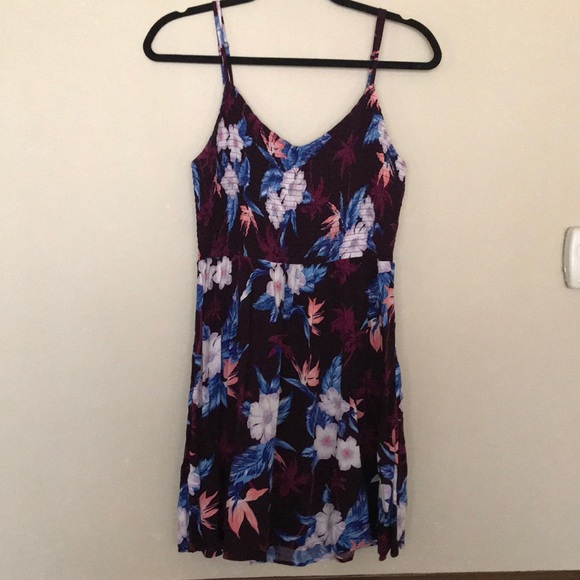 American Eagle Outfitters Dresses & Skirts - American Eagle Floral Print Dress w/ Back Cutout
